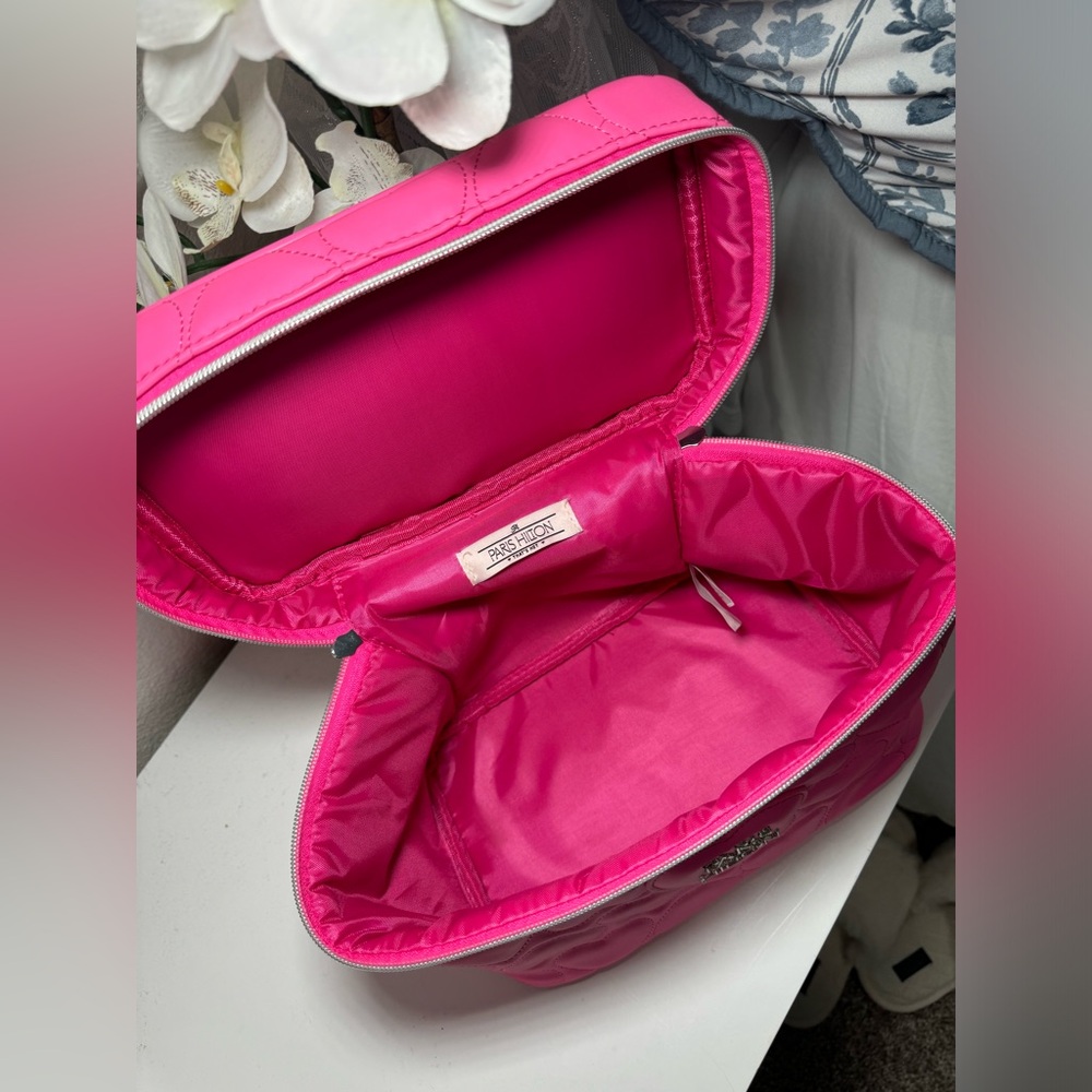 Paris Hilton Vibrant Pink Heart Cosmetic Case - Picture 7 of 7